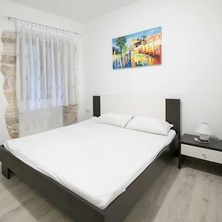 Elena Appartement *