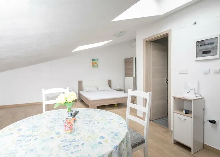 Elena Apartamento