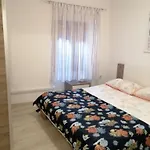 Apartment Elena